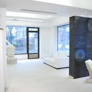 https://lloyd.hotelinveneto.com